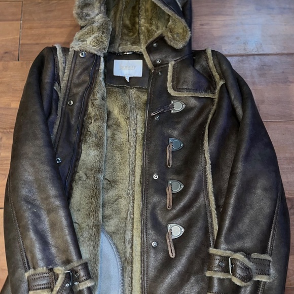 Laundry -Vintage good condition. Does has three  small nicks - Picture 2 of 5